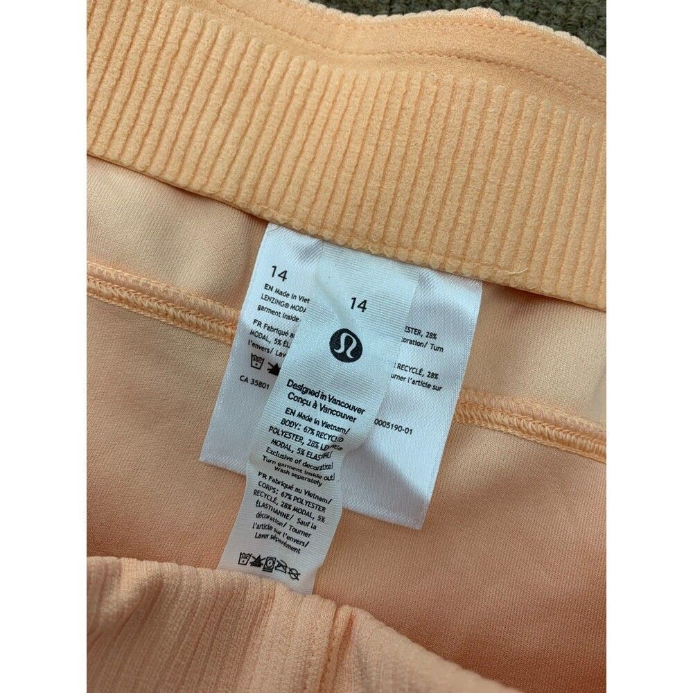 Lululemon Shorts Womens 14 XL Ribbed Softstreme High-Rise Casual Athleisure - Picture 8 of 9